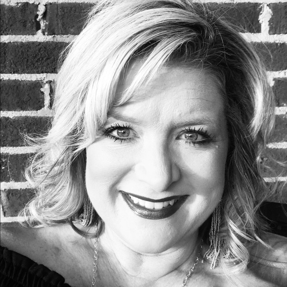 Meet your Posher, Tonya - Picture 1 of 1